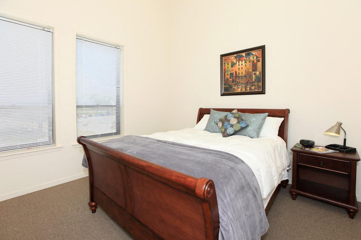 Oakwood Shores Apartments in Chicago, IL Photo Gallery